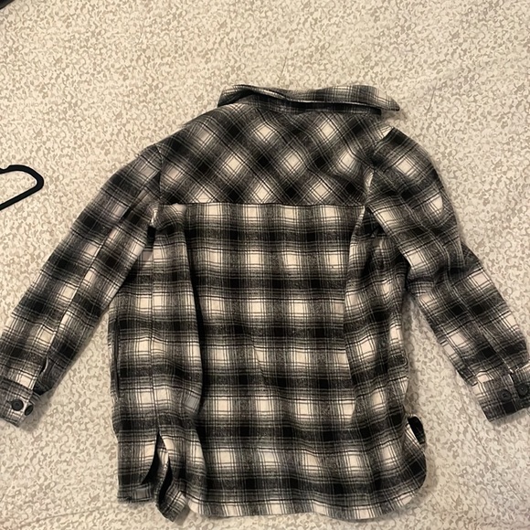 Thread & Supply Shacket size M - Picture 3 of 3